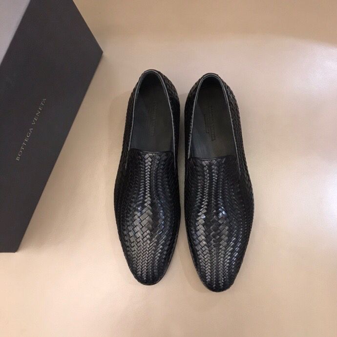 BV葆蝶家 独具特色的意大利进口牛皮手工编织鞋面男士正装皮鞋