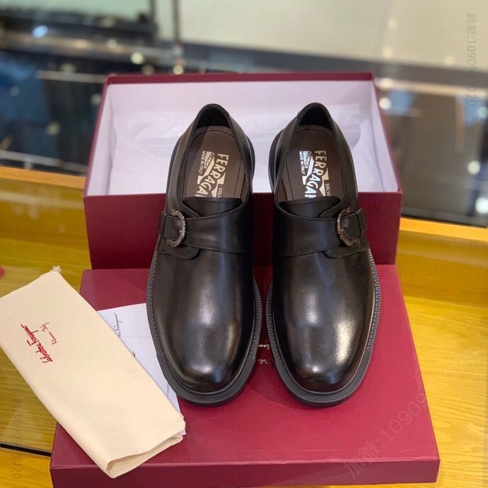 Ferragamo 菲拉格慕 以光滑黑色牛皮男士休闲皮鞋