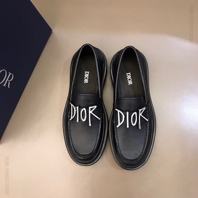 DIOR迪奥 黑色光滑牛皮革精心制作D～r男士经典乐福皮鞋