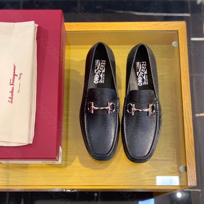 Ferragamo菲拉格慕 以黑色牛皮金属logo男士休闲皮鞋