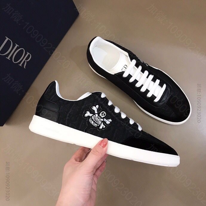 DIOR迪奥 采用原版透气帆布搭配绒面革新款 B01 运动鞋