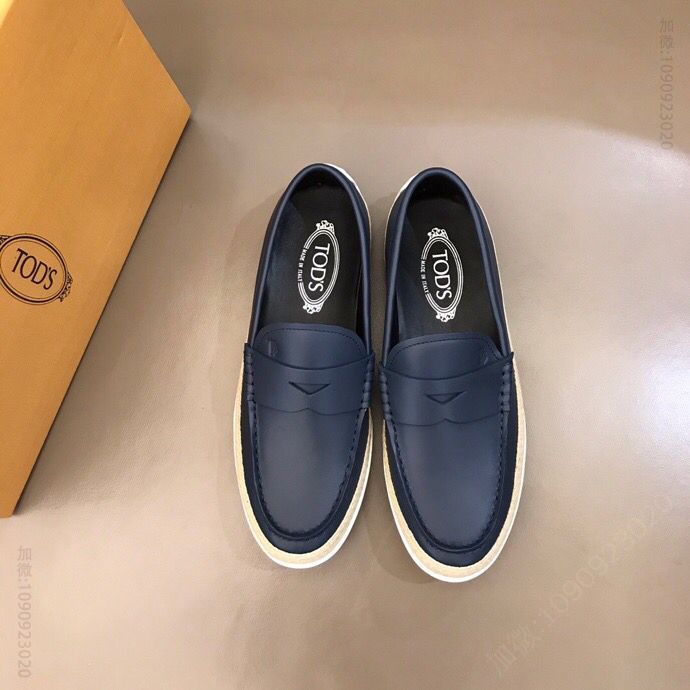 2023新款 TOD'S 托‮斯德‬男鞋 手‮编工‬织嵌边豆豆底休闲鞋
