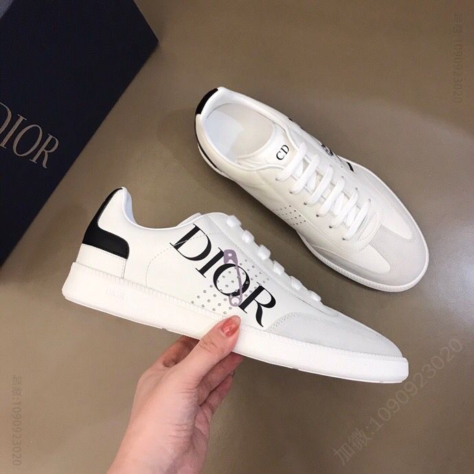 DIOR迪奥 采用黑色光滑牛皮革搭配绒面B01 运动鞋