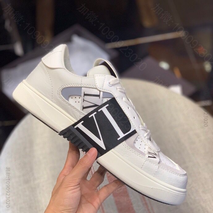 Valentino华伦天奴 以Valentino Garavani logo...