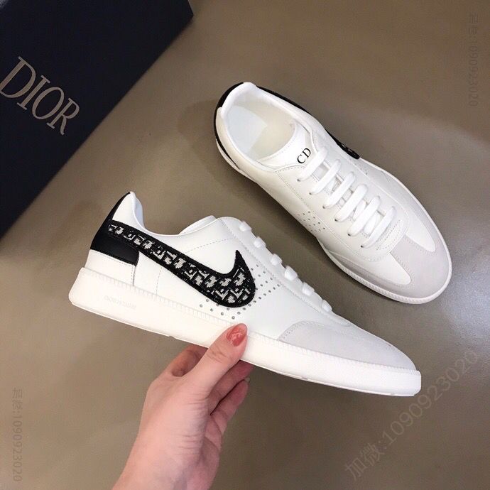 DIOR迪奥 采用黑色光滑牛皮革搭配绒面B01 运动鞋