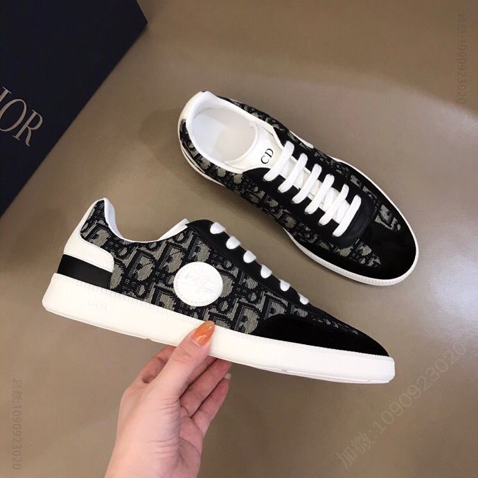 DIOR迪奥 采用黑色光滑牛皮革搭配绒面B01 运动鞋