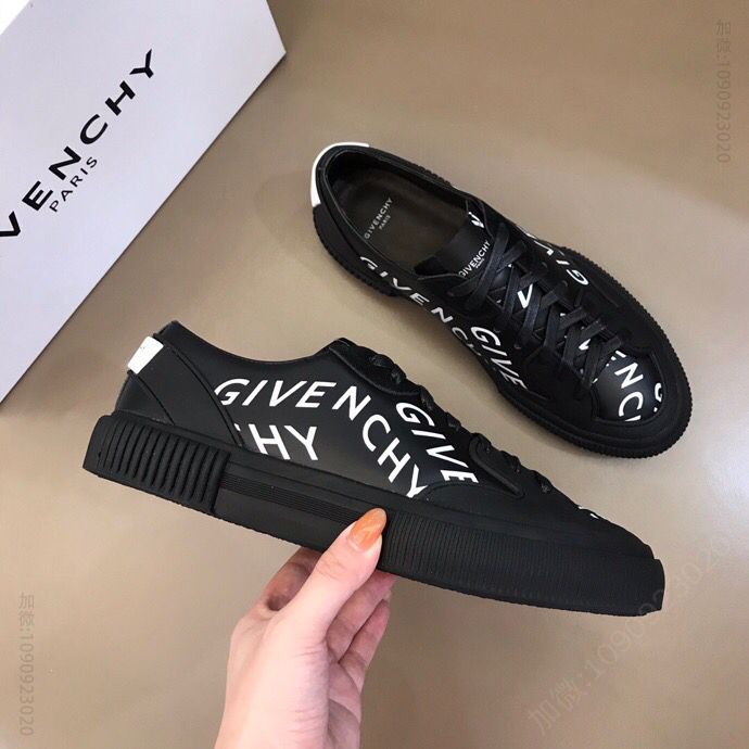 Givenchy 纪梵希 Gv~y新款logo侧印低帮运动鞋