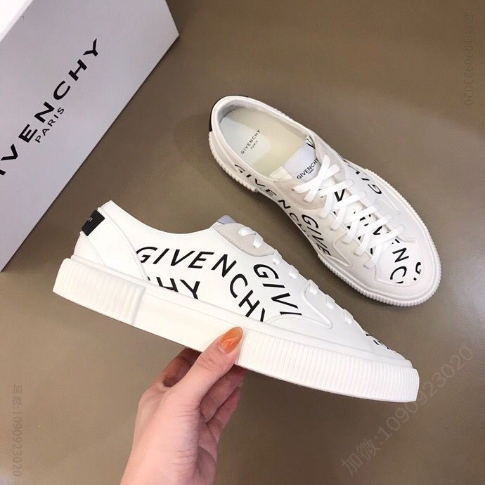 Givenchy 纪梵希 Gv~y新款logo侧印低帮运动鞋