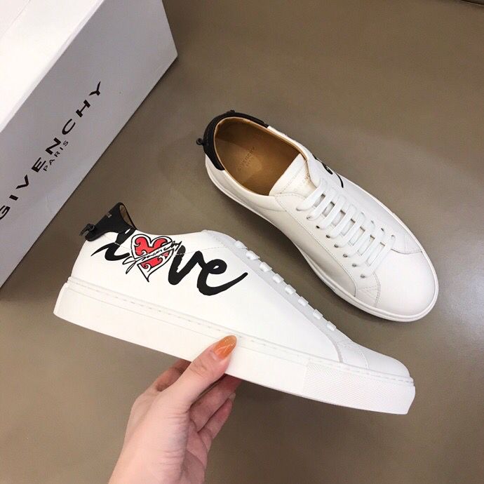 Givenchy 纪梵希 Gv~y新款logo侧印低帮运动鞋