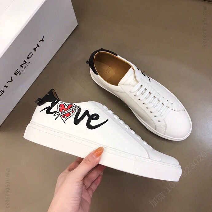 Givenchy 纪梵希 Gv~y新款logo侧印低帮运动鞋