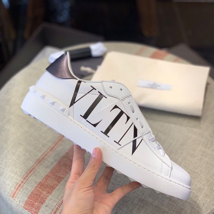 Valentino华伦天奴 白色橡胶鞋底徽标印纹小牛皮运动鞋