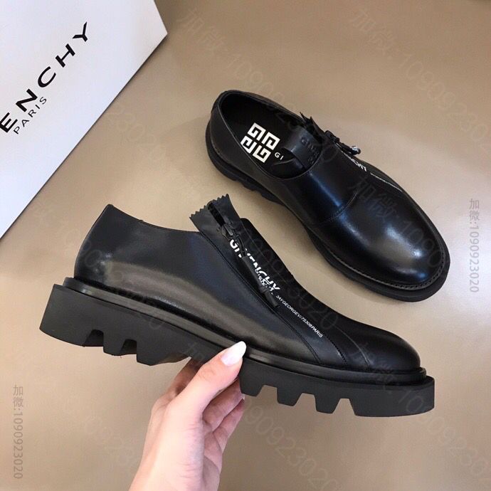 Givenchy 纪梵希 白色GIVENCH PARIS标志Combat圆头...