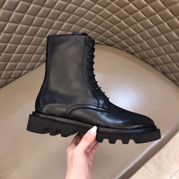Givenchy 纪梵希 光滑黑色方格粒纹皮革Combat系带圆头及踝靴