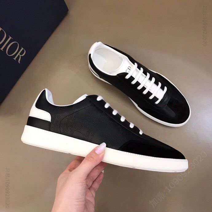 dior迪奥 采用黑色光滑牛皮革新款 B01 运动鞋