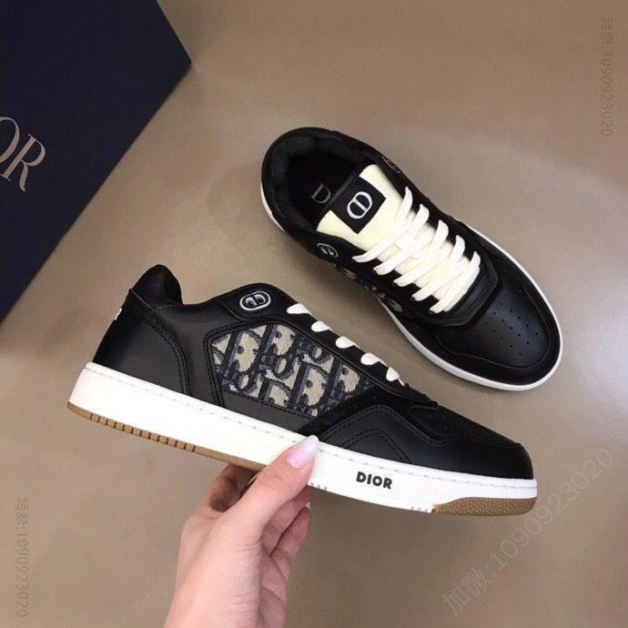 Dior迪奥 采用灰色/黑色和白色光滑牛皮情侣低帮B27休闲运动鞋