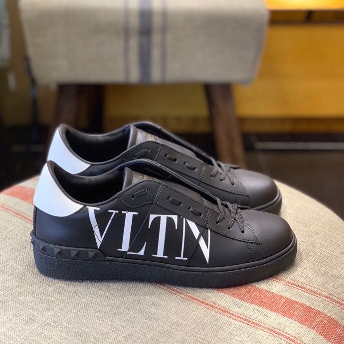Valentino华伦天奴 徽标印纹小牛皮运动鞋
