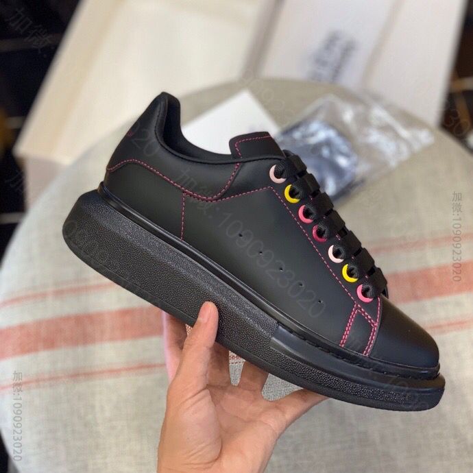 McQueen 麦昆 以柔滑的白色/黑色牛皮制成升级版MQ～男女同款运动鞋
