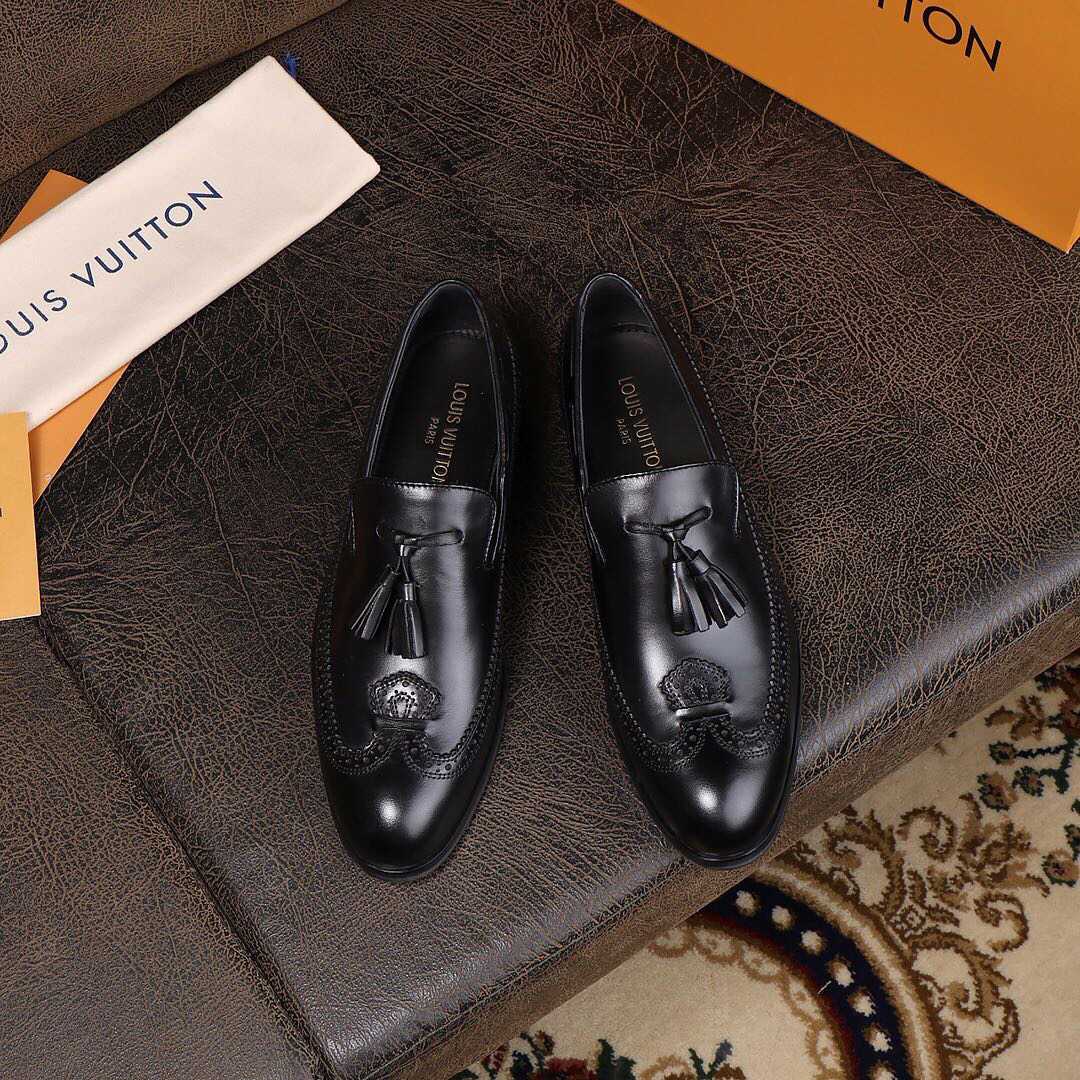 LOUIVUITTON(路威登）商务休闲皮鞋孔雀翎同步新款布洛克经典雕花皮鞋 LV男士皮鞋 
