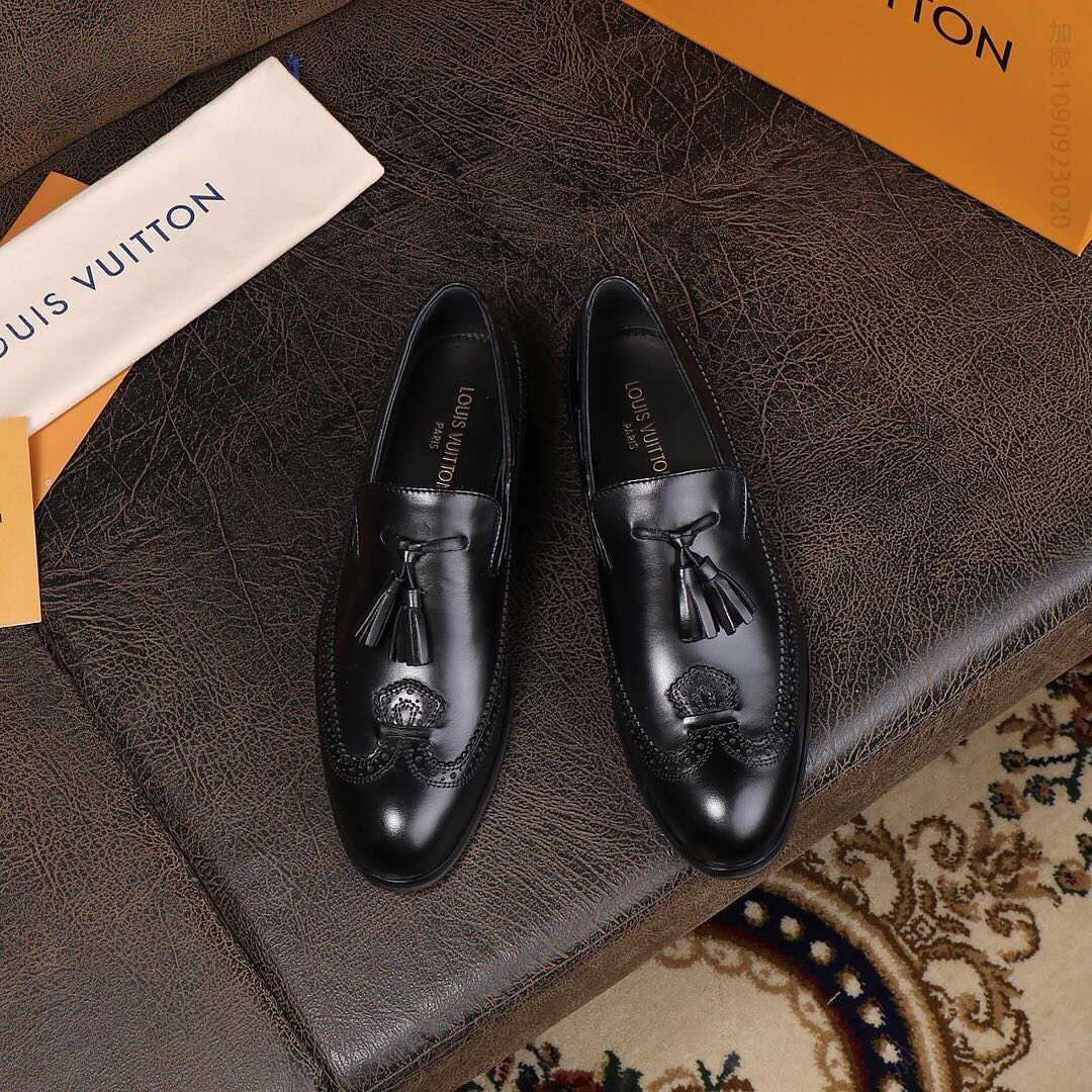 LOUIVUITTON(路威登）商务休闲皮鞋孔雀翎同步新款布洛克经典雕花皮鞋