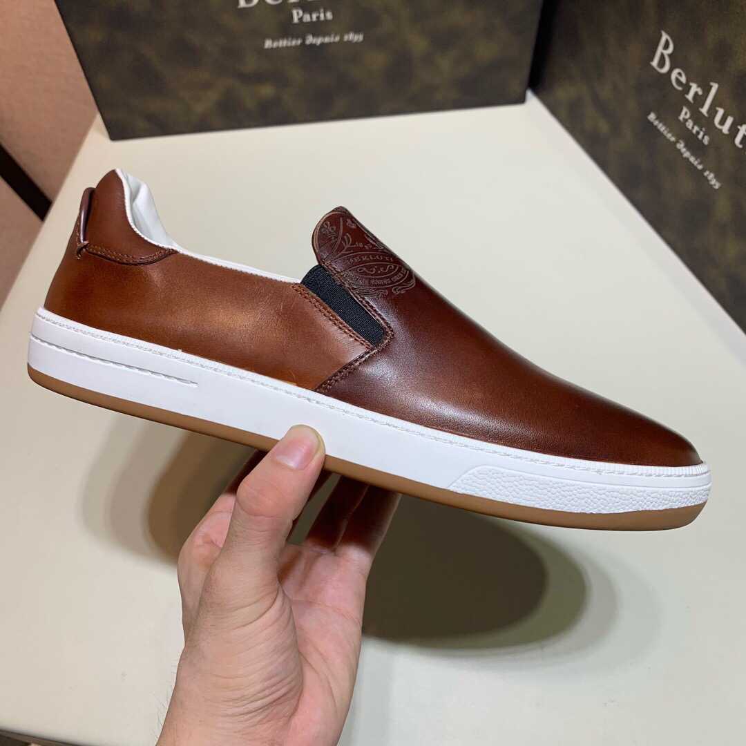 【Berlut】—伯鲁提鞋面采用整块皮料配以品牌独有特色雕花套脚皮鞋