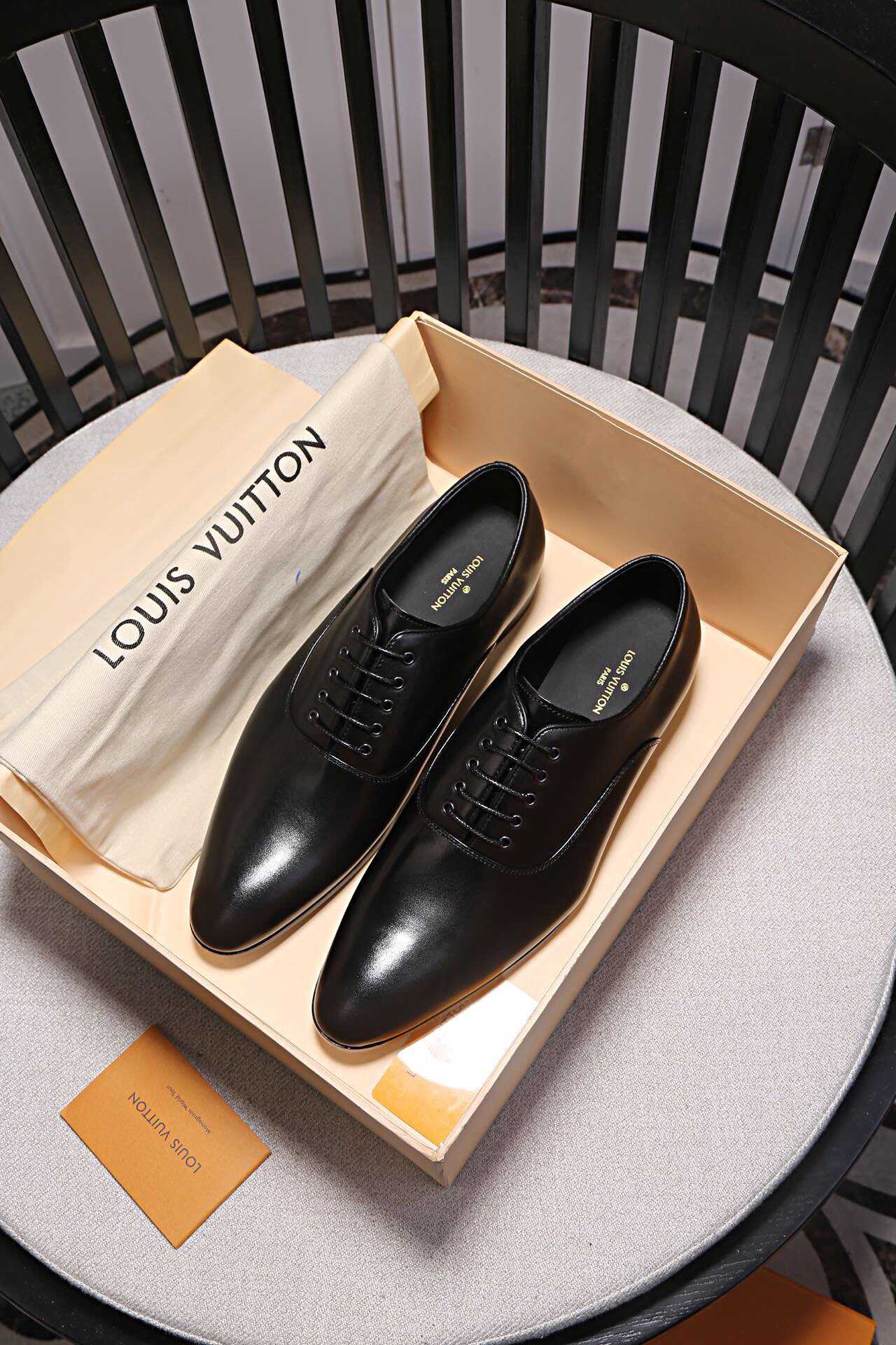 Louis Vuitton LV鞋面进口牛皮 水染牛皮内里 真皮大底男士商务正装皮鞋