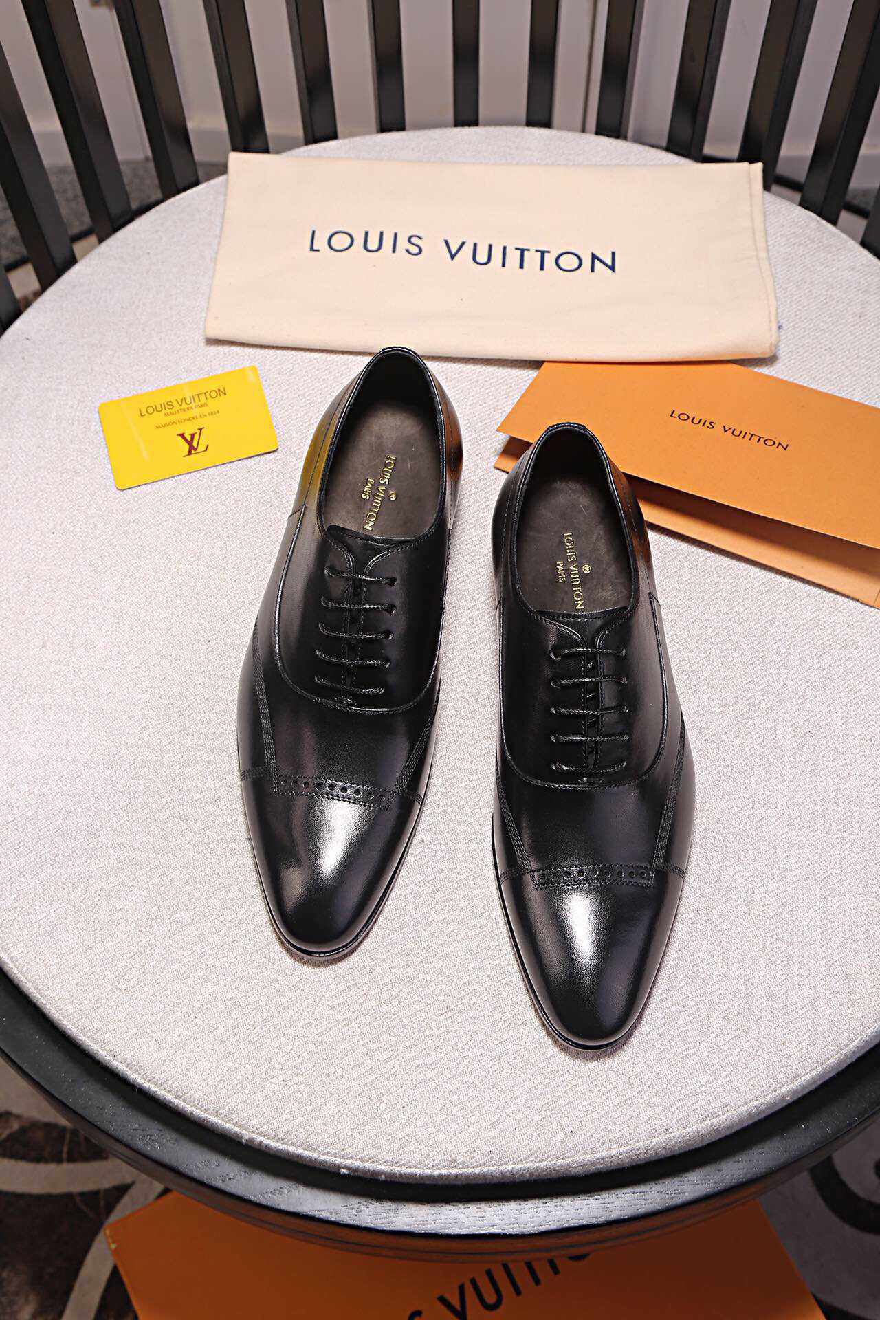 Louis Vuitton LV鞋面进口牛皮 水染牛皮内里 真皮大底男士商务正装皮鞋