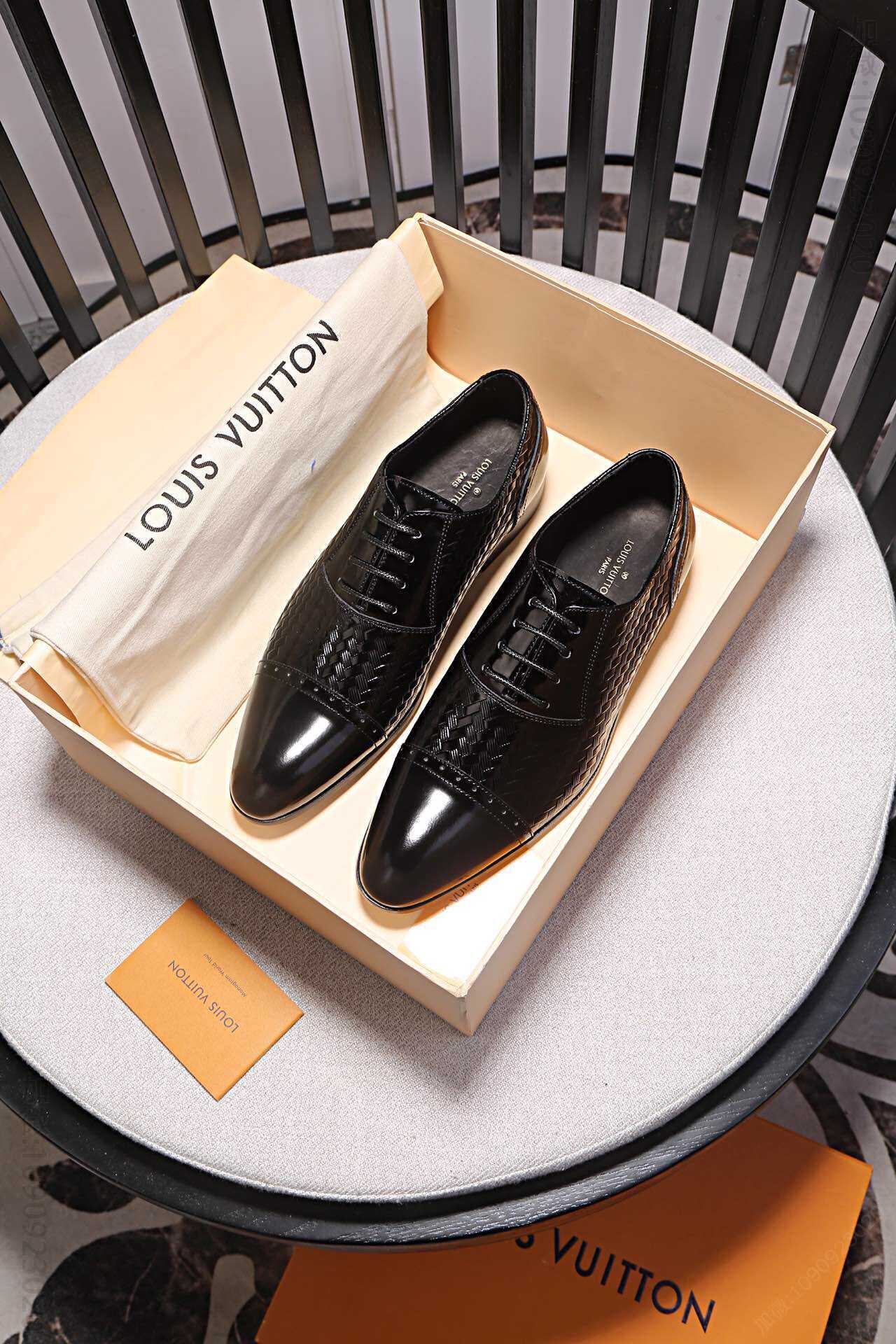 Louis Vuitton LV鞋面进口牛皮 水染牛皮内里 真皮大底男士商务正装皮鞋