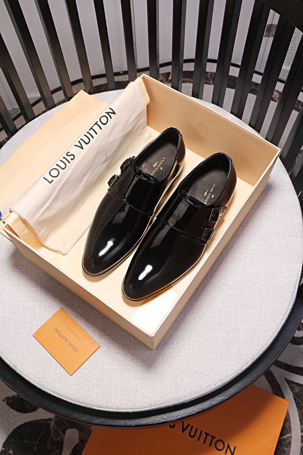 Louis Vuitton LV鞋面进口牛皮 水染牛皮内里 真皮大底男士商务正装皮鞋