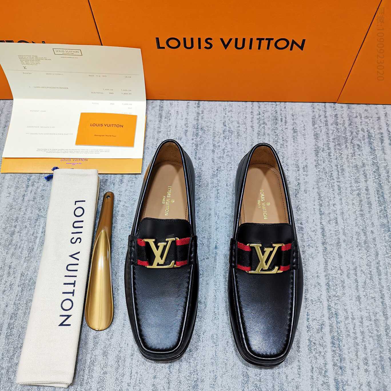 LV/路易威登 采用进口小牛皮制成LV 新款乐福鞋MONTAIGNE便鞋