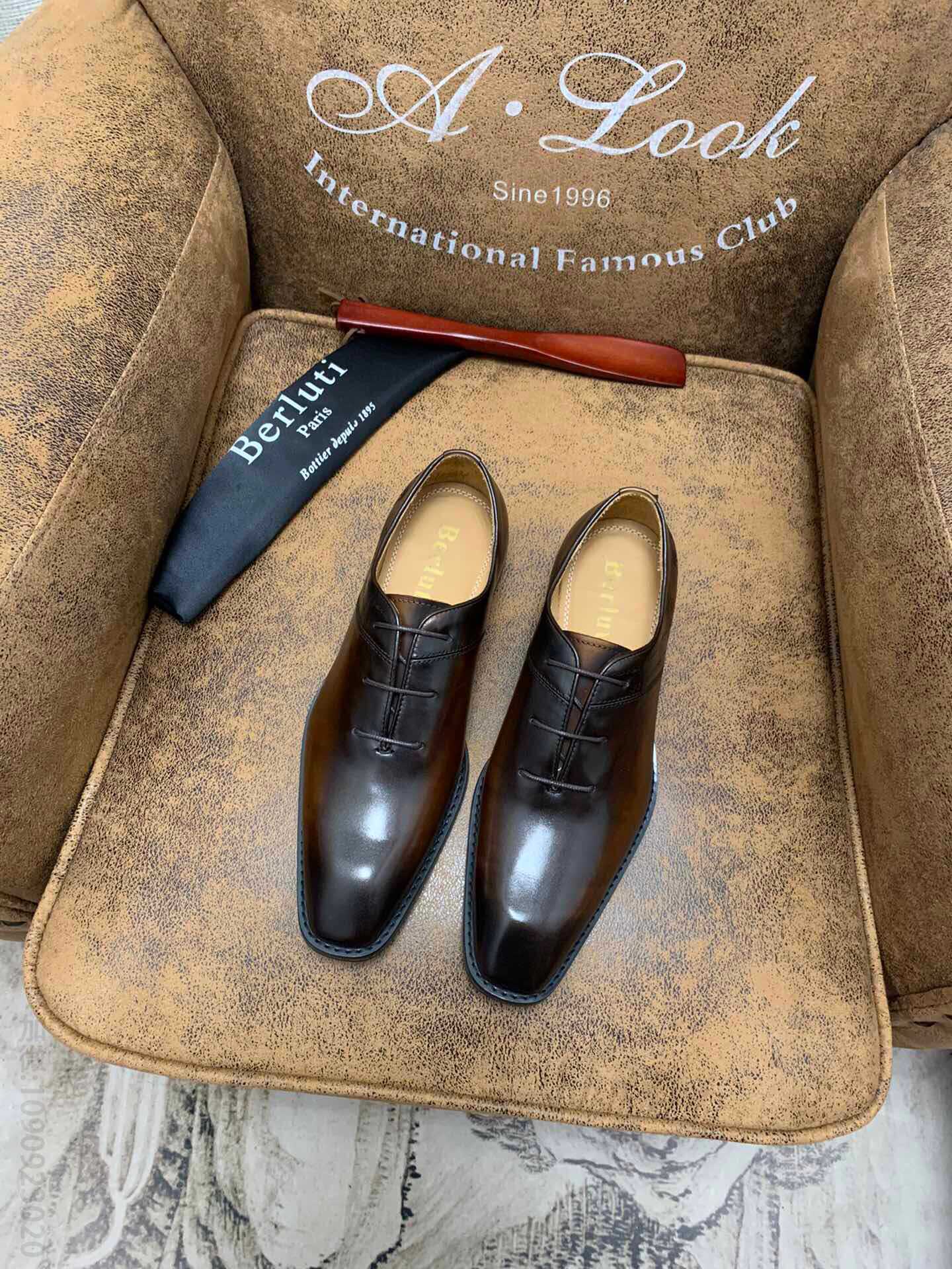 Berluti⋯（伯尔鲁帝）成立于1895年的法国男士进口牛皮鞋面男士商务正装皮鞋