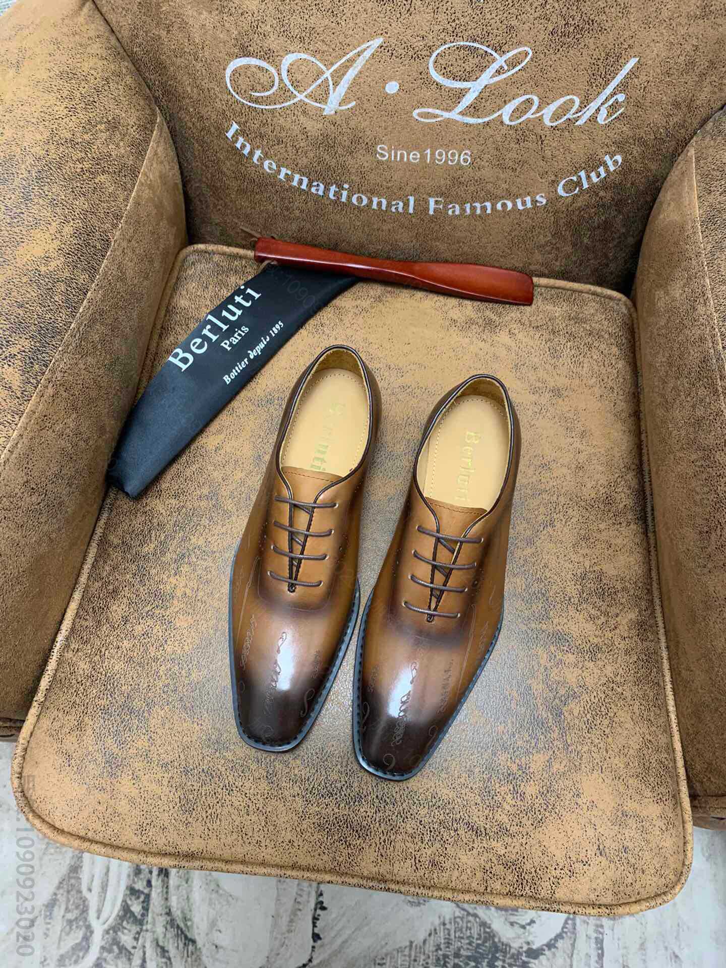 Berluti⋯（伯尔鲁帝）成立于1895年的法国男士进口牛皮鞋面男士商务正...