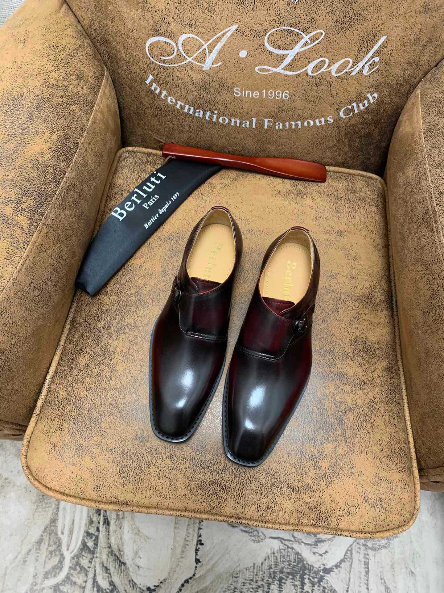 Berluti⋯（伯尔鲁帝）成立于1895年的法国男士进口牛皮鞋面男士商务正装皮鞋
