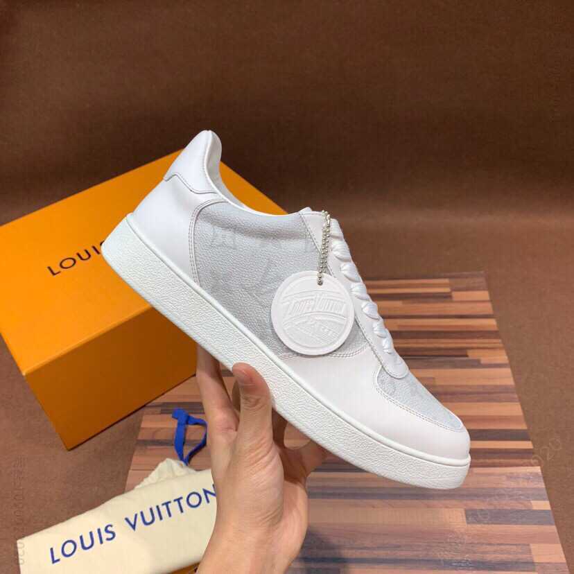 LV/路易威登 采用牛皮拼接而成搭配经典“logo男士休闲鞋