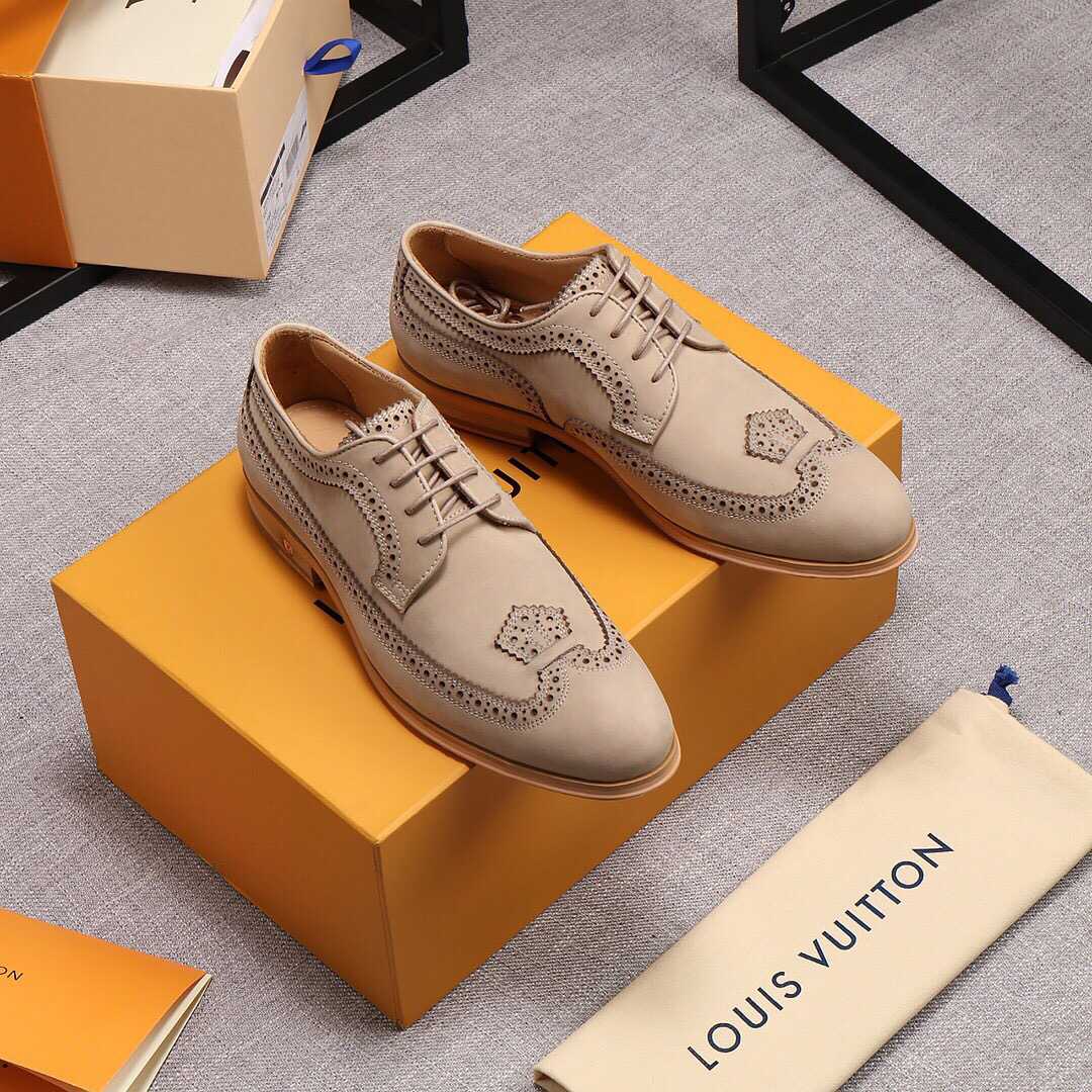 LOUIVUITTON(路威登）商务休闲皮鞋新增麓皮卡其色布洛克经典雕花皮鞋