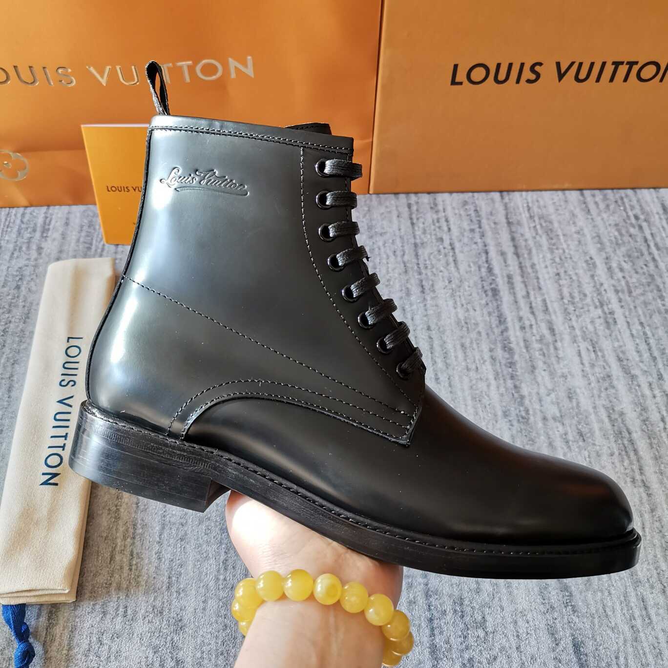LV/路易威登 LV 官方最新发售高帮男鞋 帅气军靴 VOLTAIRE 及踝靴