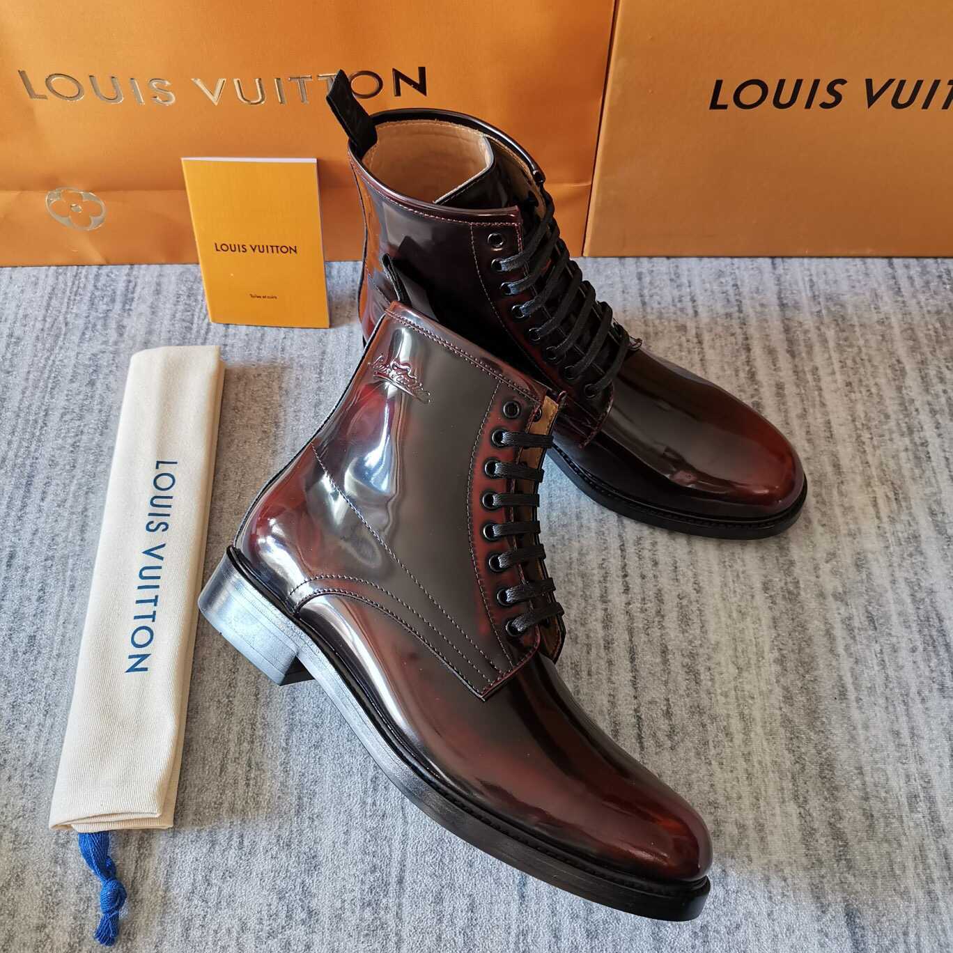 原单LV男款短靴 LV/路易威登 LV 官方最新发售高帮男鞋 帅气军靴 VOLTAIRE 及踝靴 LV男款短靴 