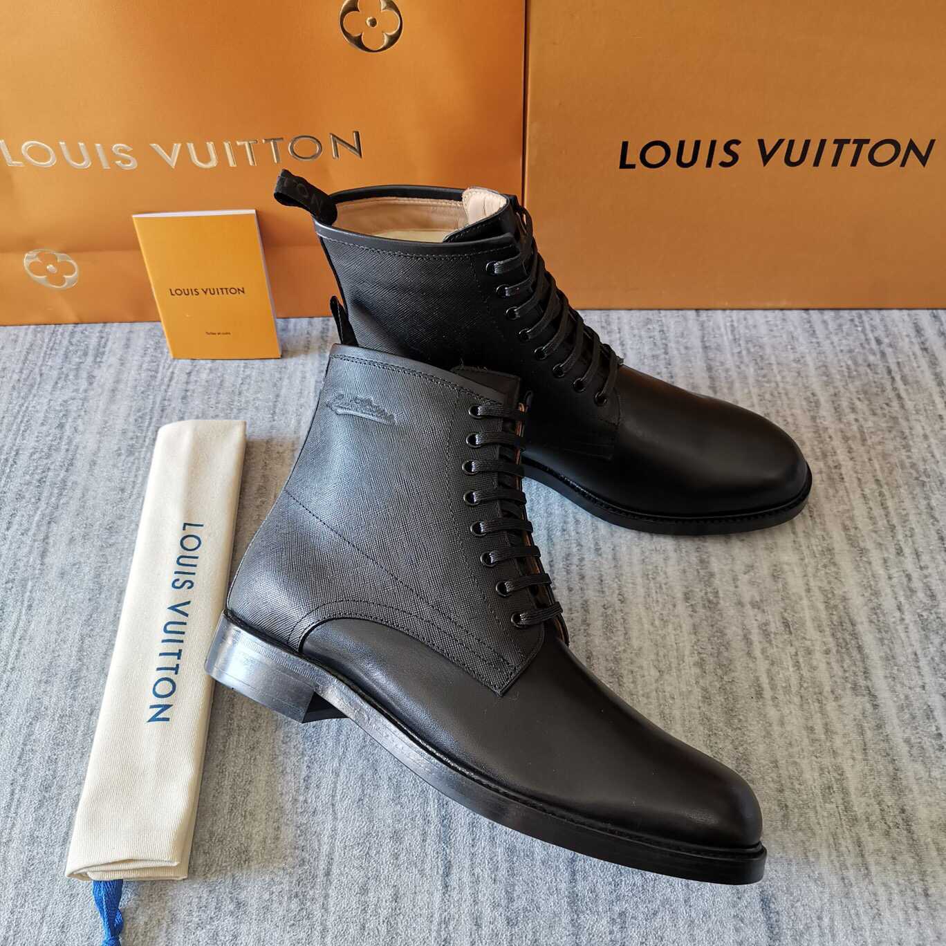 LV/路易威登 L家 官方最新发售高帮羊毛男鞋 帅气军靴 VOLTAIRE 及踝靴