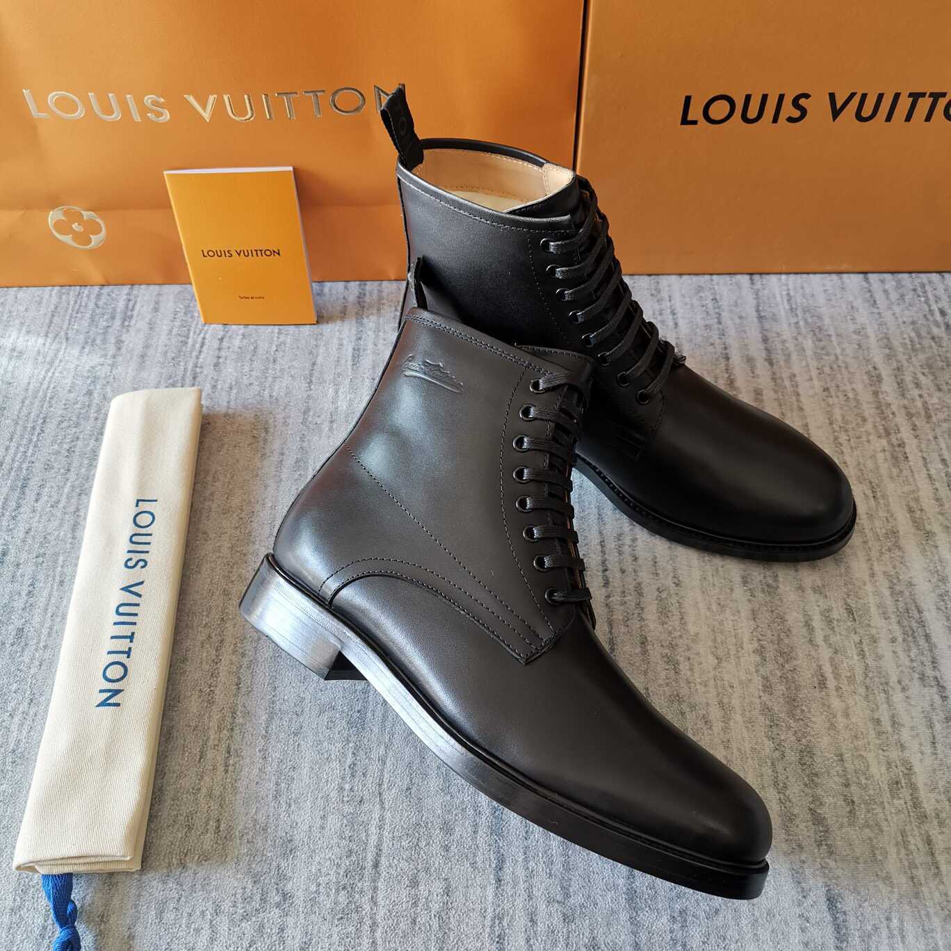 LV/路易威登 L家 官方最新发售高帮羊毛男鞋 帅气军靴 VOLTAIRE 及踝靴 LV男款短靴 