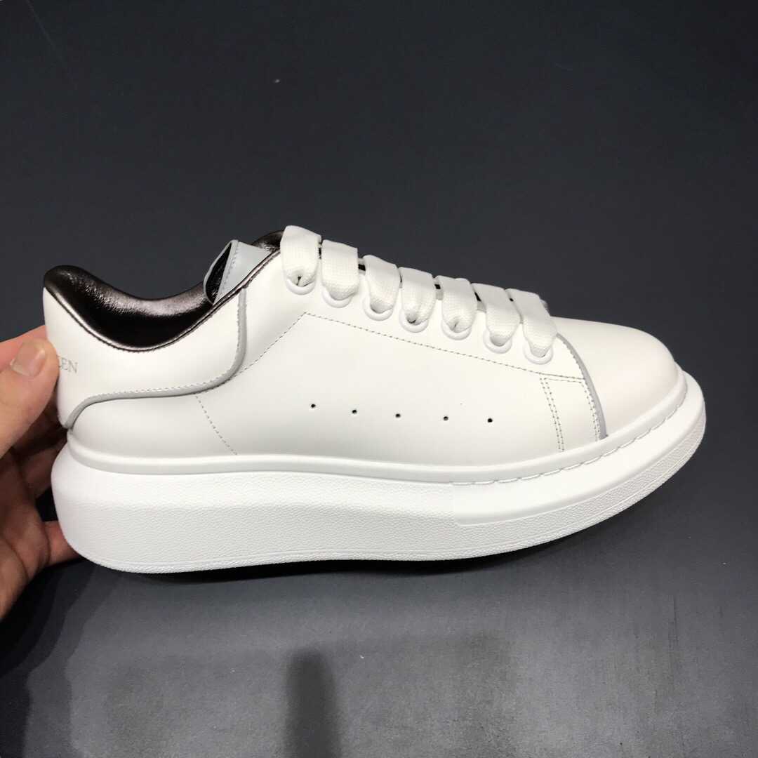 McQueen 麦昆-2023最新款万年款运动小白鞋