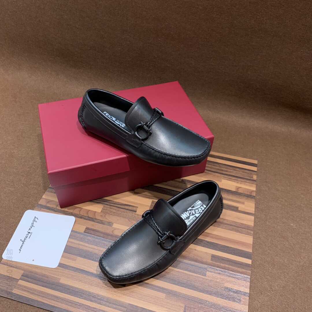 Ferragamo菲拉格慕 采用柔软的牛皮材质开车莫卡辛鞋