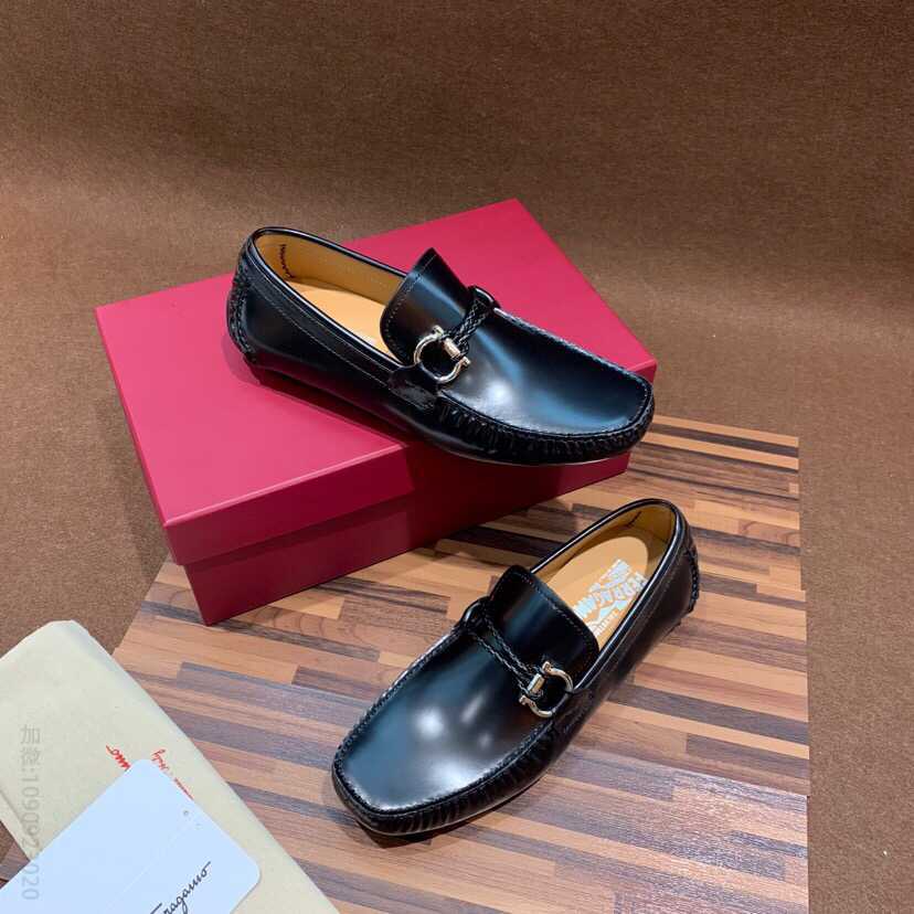 Ferragamo菲拉格慕 采用柔软的牛皮材质开车莫卡辛鞋