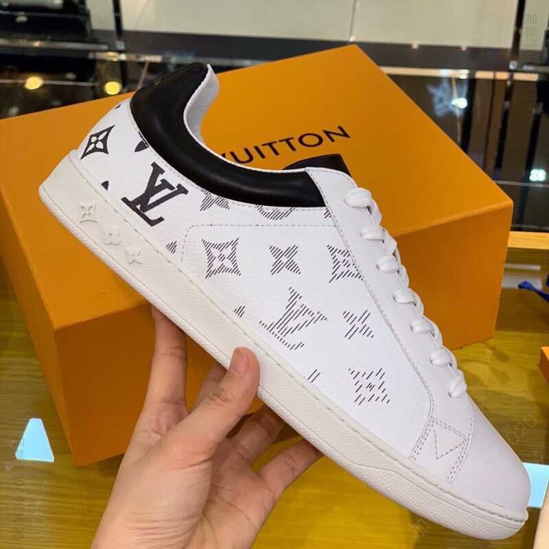 LV/路易威登 采用激光技术为舒软的白色粒面小牛皮男士Luxembourg运动鞋板鞋
