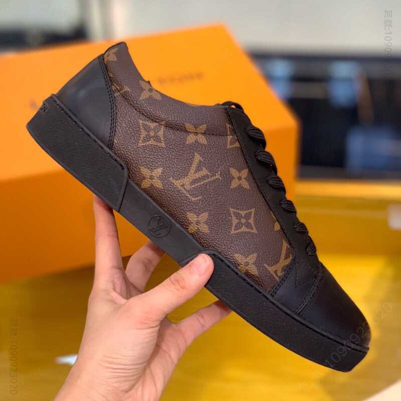 LV/路易威登 采用黑花牛皮拼接而成的男士休闲鞋