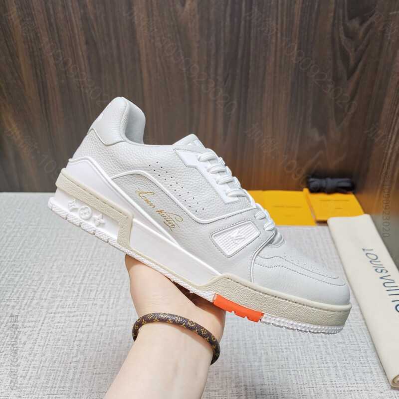 LV/路易威登 Monogram Flowers图案LV TRAINER 运...