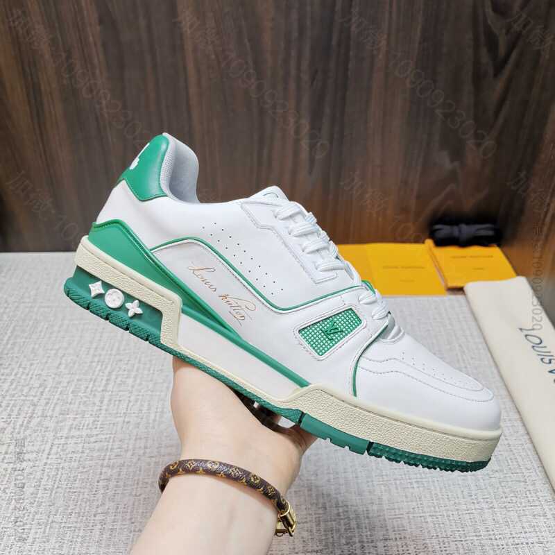 LV/路易威登 Monogram Flowers图案LV TRAINER 运...