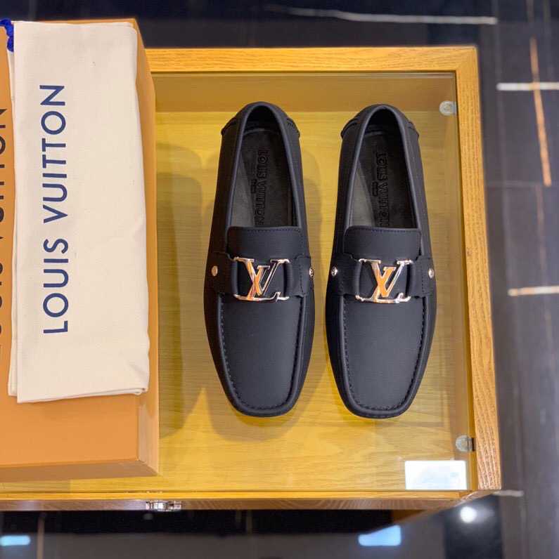 原单LV男士豆豆鞋 LV/路易威登 采用进口牛皮设计银属标“logo男士休闲鞋 LV男士豆豆鞋 