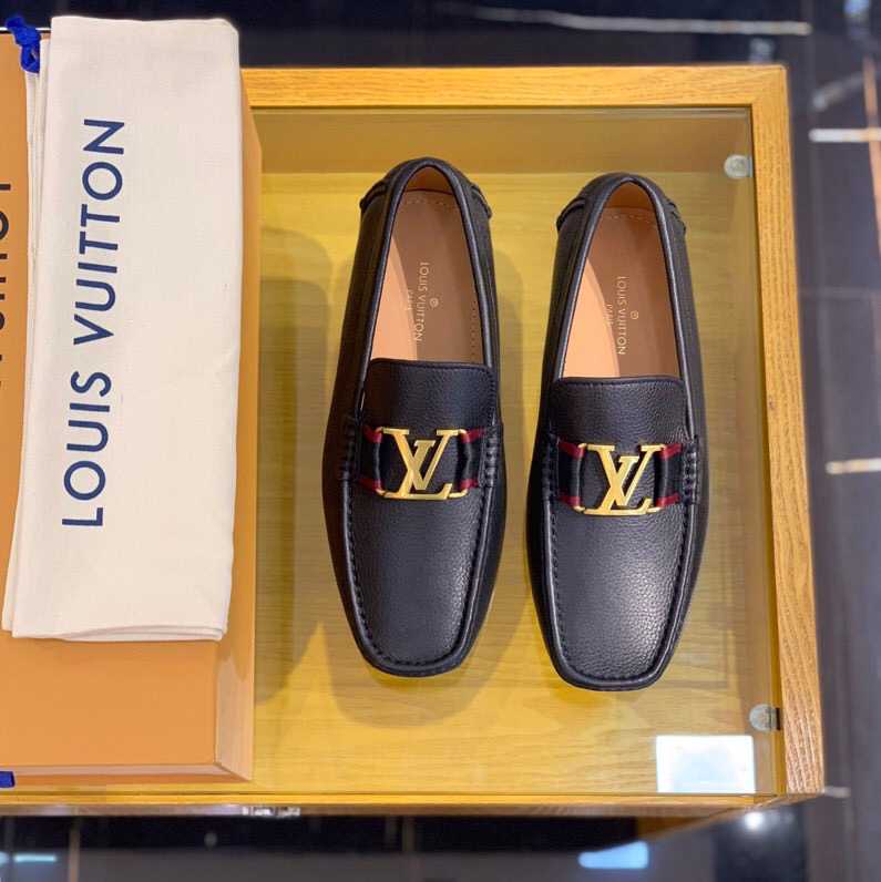 高仿LV男士豆豆鞋 LV/路易威登 采用牛皮设计银属标“logo男士便鞋 LV男士豆豆鞋 