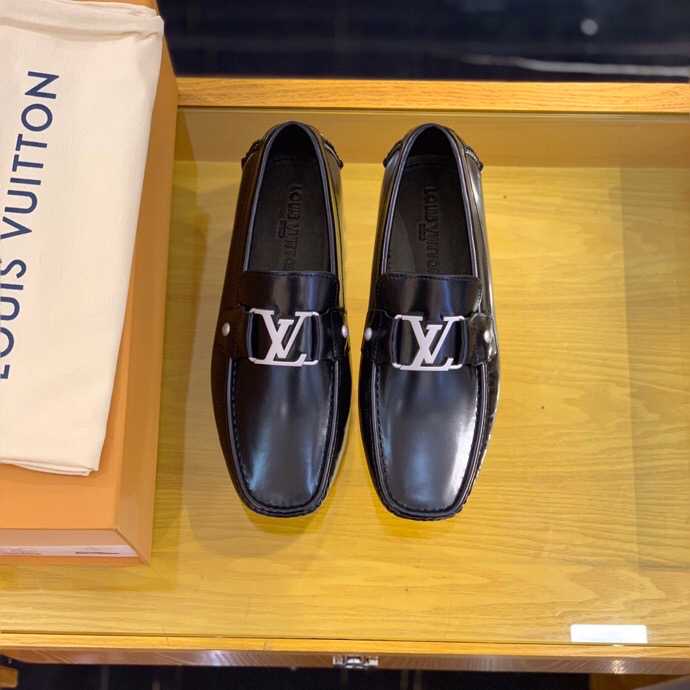 LV/路易威登 采用进口牛皮设计男士休闲鞋