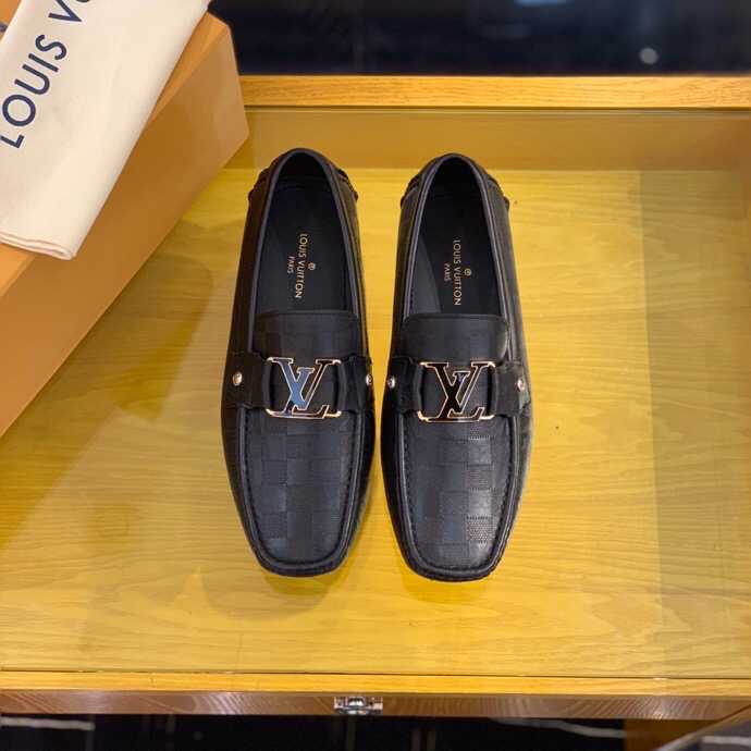 名品LV男士豆豆鞋 LV/路易威登 采用进口牛皮设计银属标“logo男士休闲鞋 名鞋网 