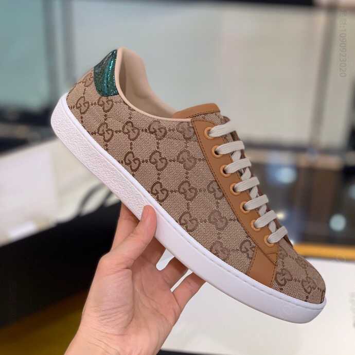 Gucci古驰 采用柔软舒适吸汗小牛皮高版本情侣款小白鞋